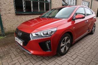 dañado Hyundai Ioniq Premium EV