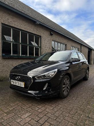Vaurioauto  passenger cars Hyundai I-30  2017/6