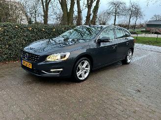 Coche accidentado Volvo V-60 2.4 D6 AWD Plug-In Hybrid Summum 2014/3