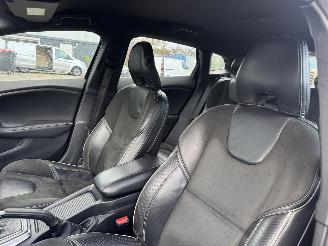 Volvo V-40 2.0 D2 Momentum R-design picture 20