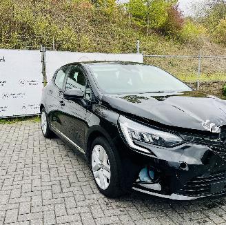 skadebil auto Renault Clio  2022/2