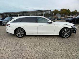 Mercedes E-klasse 300 T Avantgard * KAM - AHK - NAV * picture 2