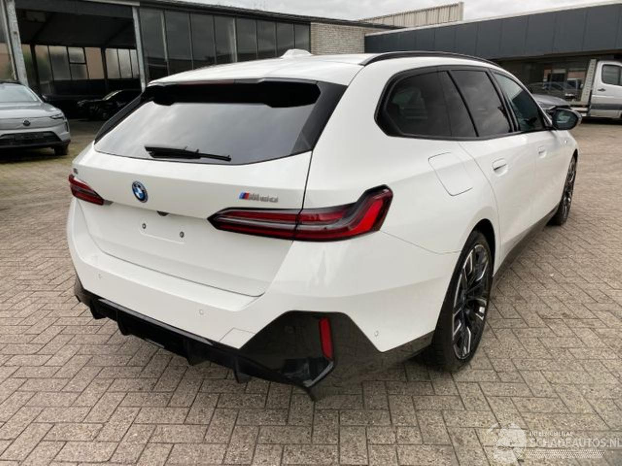 BMW i5 M60 xDrive Touring *HEAD-UP - PANO - AHK*