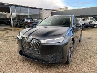 Auto incidentate BMW iX 40 xDrive *HEAD-UP - AHK - KAM - NAVI* 2024/6