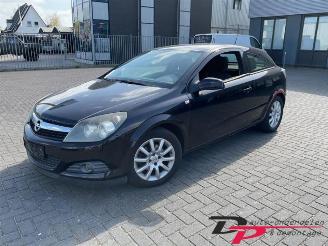 Coche siniestrado Opel Astra Astra H GTC (L08), Hatchback 3-drs, 2005 / 2011 1.4 16V Twinport 2007/11