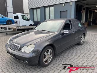 Coche siniestrado Mercedes C-klasse C (W203), Sedan, 2000 / 2007 2.0 C-180 16V 2002/5