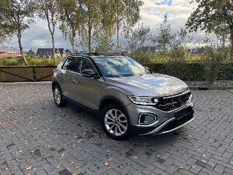 Volkswagen T-Roc Volkswagen T-Roc 1.5 TSI DSG Panoramadak IQ Light Camera AHK VOL picture 1