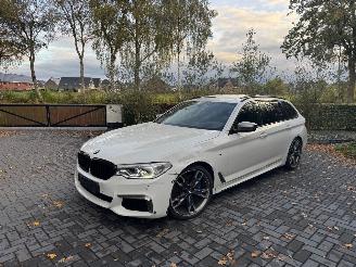 Vaurioauto  passenger cars BMW 5-serie M550 5 Touring M550 d xDrive Panorama Trekhaak HUD !! 2020/6