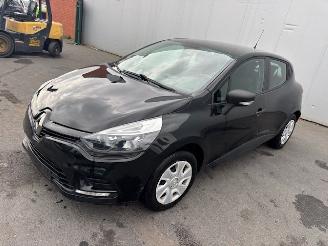 krockskadad bil auto Renault Clio MET COCKPIT EN AIRBAGS 2018/3