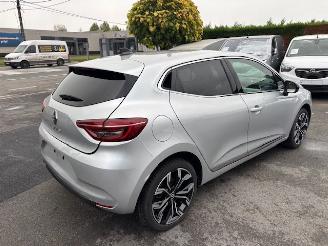krockskadad bil auto Renault Clio  2022/9