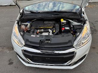 Peugeot 208  picture 8