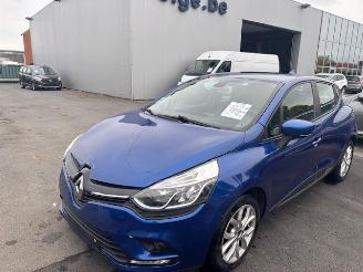 krockskadad bil auto Renault Clio automaat 2018/3