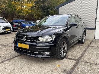 krockskadad bil auto Volkswagen Tiguan 1.4 TSI ACT R-line Panoramadak Origineel NL! 2017/1