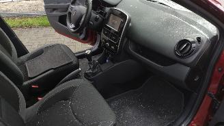 Renault Clio 0.9 Zen Tce met schade 103000 km weinig schade picture 23