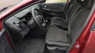 Renault Clio 0.9 Zen Tce met schade 103000 km weinig schade picture 13