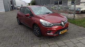 Renault Clio 0.9 Zen Tce met schade 103000 km weinig schade picture 1