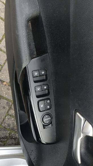 Kia Picanto 1.0 DPi ComfortLine Luxe uitvoering!! mooie schade picture 12