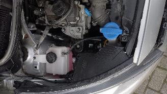 Kia Picanto 1.0 DPi ComfortLine Luxe uitvoering!! mooie schade picture 8