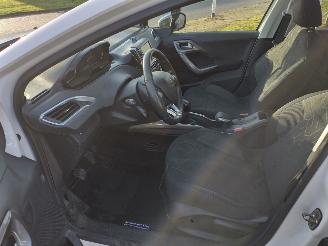 Peugeot 2008 1.2 Style Panodak Ac Cruise Mooie auto weing schade! picture 9