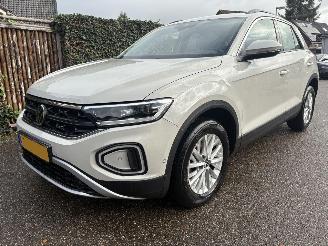 damaged passenger cars Volkswagen T-Roc 1.5 TSI Life AUTOMAAT 2023 2023/7