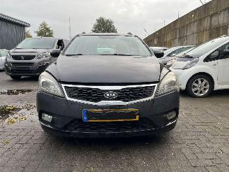 Unfallwagen Kia Cee d 1.4 CVVT 16V Combi/o  Benzine 1.396cc 77kW (105pk) FWD 2010-10/2012-12 (EDF5PN; EDF5PO) G4FA 2011/9