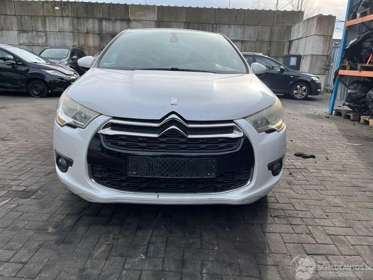 Citroën DS4 1.6 16V VTi 120 Hatchback  Benzine 1.598cc 88kW (120pk) FWD 2011-04/2015-07 (NX5FS) EP6C; 5FS