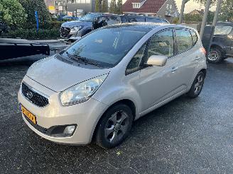 Unfallwagen Kia Venga 1.6 CVVT X-ecutive AUTOMAAT 2010/8