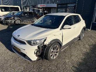 skadebil auto Kia Stonic 1.0 T-Gdi Comfortplusline Navigator 2017/5