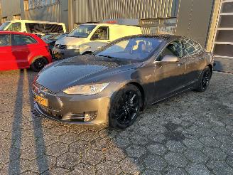 Voiture accidenté Tesla Model S 85D Base FREE SUPERCHARGE 2015/10