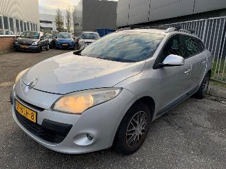Avarii autoturisme Renault Mégane Grandtour 1.6 16V Combi/o 4Dr Benzine 1.598cc 74kW (101pk) FWD 2009-05/2015-08 (KZ0H; KZ1R) K4M848; K4MP8 2010/10