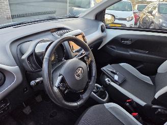 Toyota Aygo 1.0 VVT-i x-play picture 10