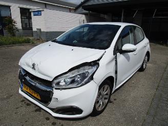 krockskadad bil auto Peugeot 208 1.2 2018/2