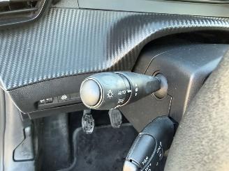 Peugeot 208  picture 15