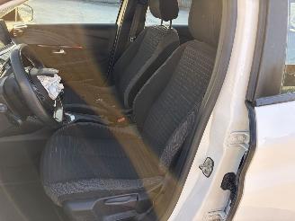 Peugeot 208  picture 8