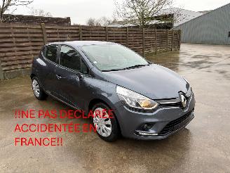 krockskadad bil auto Renault Clio 4 2019/4