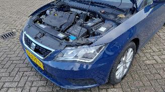 krockskadad bil auto Seat Leon 1.5  tgi  131pk   clima navi 2019/4