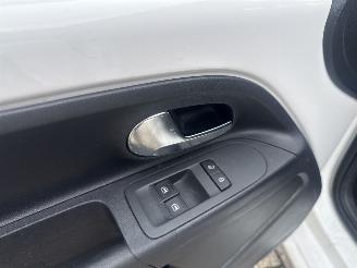 Volkswagen Up! 1.0 BLEU MOTION LICHTE SCHADE BOUWJAAR 2016  3999 EURO VAST picture 7