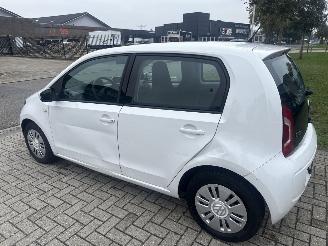 Volkswagen Up! 1.0 BLEU MOTION LICHTE SCHADE BOUWJAAR 2016  3999 EURO VAST picture 2