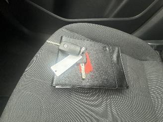 Volkswagen Up! 1.0 BLEU MOTION LICHTE SCHADE BOUWJAAR 2016  3999 EURO VAST picture 13