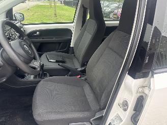 Volkswagen Up! 1.0 BLEU MOTION LICHTE SCHADE BOUWJAAR 2016  3999 EURO VAST picture 8