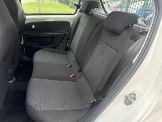 Volkswagen Up! 1.0 BLEU MOTION LICHTE SCHADE BOUWJAAR 2016  3999 EURO VAST picture 9