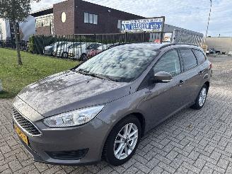 Schadeauto Ford Focus 1.0 TREND EDITION LICHTE SCHADE! BOUWJAAR 2015  3900 EURO 2015/11