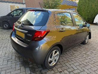 skadebil auto Toyota Yaris 1.5 HYBRID NAVI CAMERA AIRCO 2015/2
