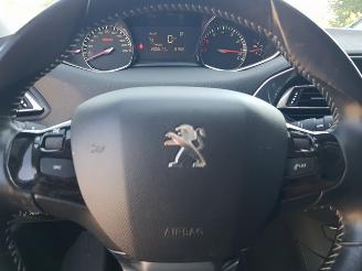 Peugeot 308 SW 1.2 PureTech Blue Lease Premium picture 15