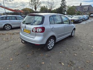 uszkodzony samochody osobowe Volkswagen Golf 2.0 FSI 16V 2005/9