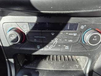 Ford Focus 1.0 12V picture 6