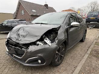 Unfallwagen Peugeot 208  2019/1