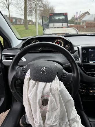 Peugeot 208  picture 22