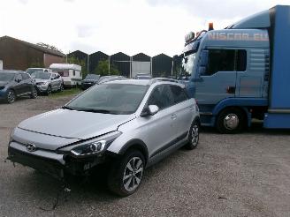 Voiture accidenté Hyundai I-20 1.0 Cross 2017/8