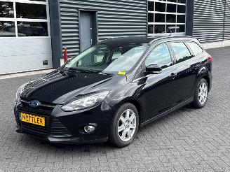 Unfallwagen Ford Focus 1.0 Ti-VCT EcoBoost 12V 125 Combi/o  Benzine 998cc 92kW (125pk) 2013/6